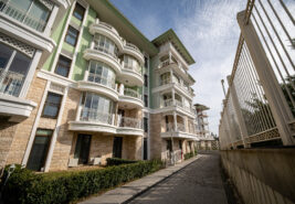 EMLAK KONUT FLORYA EVLERİNDE 4.5+1 ARA KAT SATILIK DAİRE